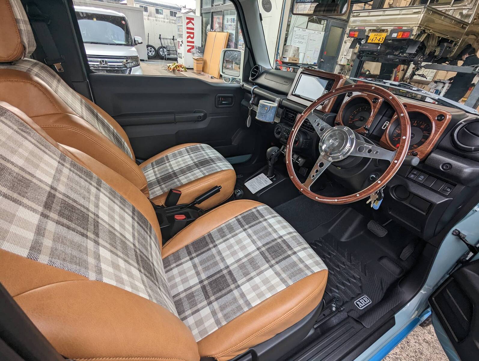 ジムニー フロアマット ARB AT車用 スズキ JB64 JB74 ジムニーシエラ jimny オートルビーズ