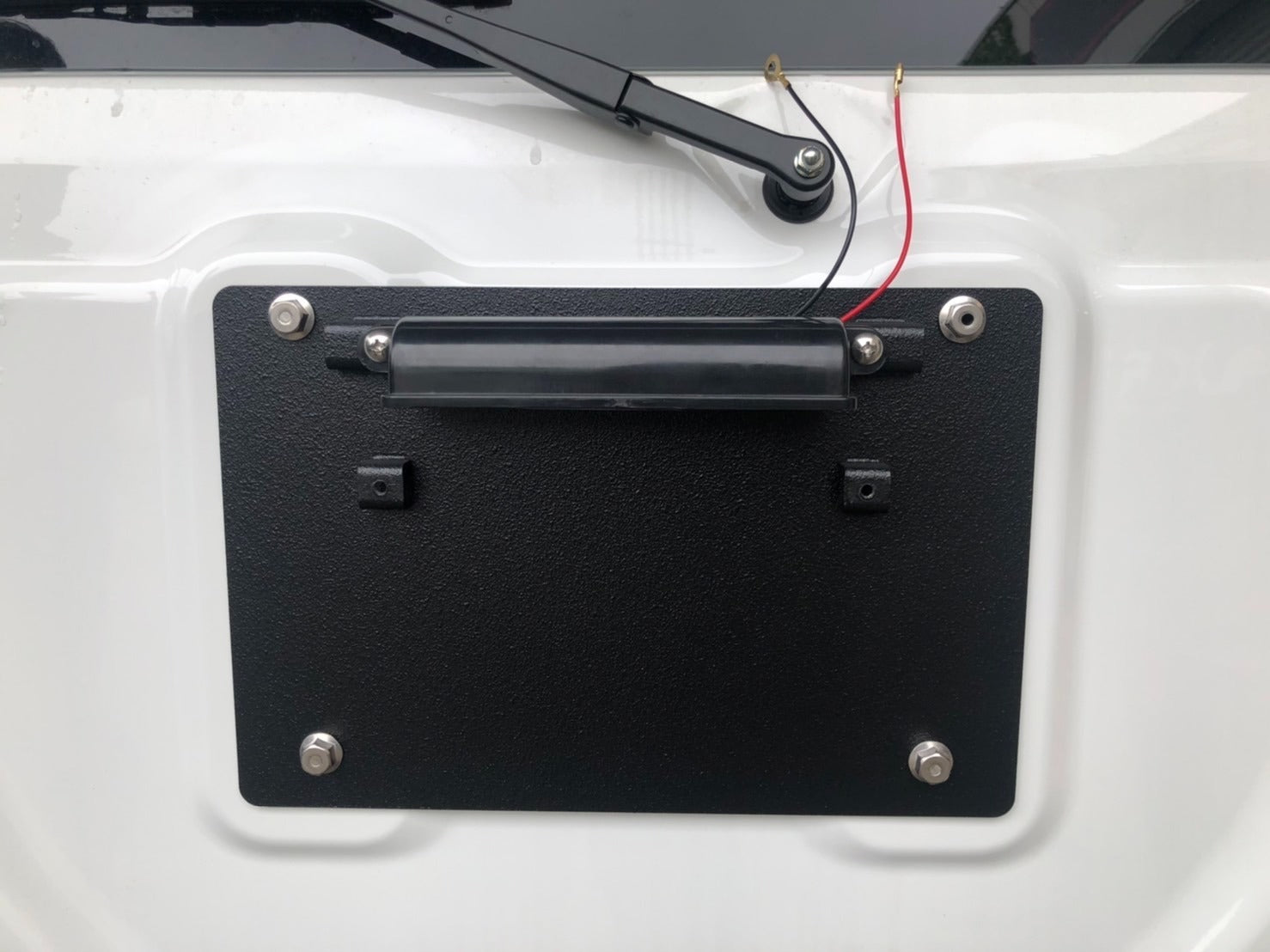 背面タイヤレス ナンバー移設キット ナンバー キット LEDナンバー灯付き 穴開け不要 センター位置 ジムニー シエラ オートルビーズ autorubys【 JB64 JB74 用】