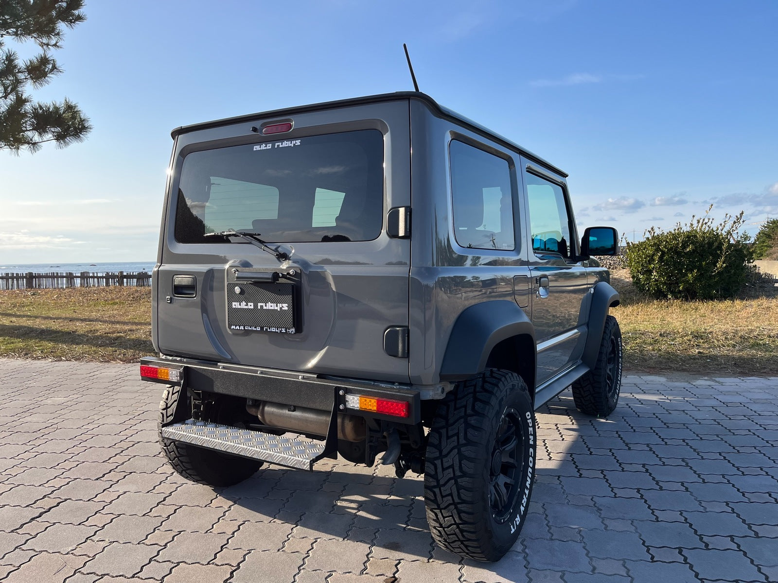 背面タイヤレス ナンバー移設キット ナンバー キット LEDナンバー灯付き 穴開け不要 センター位置 ジムニー シエラ オートルビーズ autorubys【 JB64 JB74 用】
