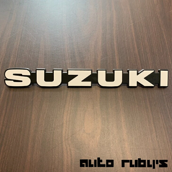 SUZUKI大文字エンブレム